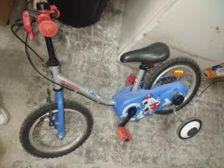 Bicicleta infantil Btwin con ruedines