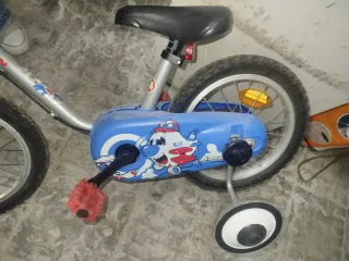 Bicicleta infantil Btwin con ruedines