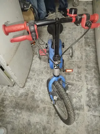 Bicicleta infantil Btwin con ruedines