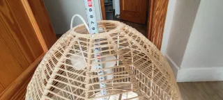 Lámpara de mimbre estilo cúpula