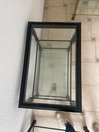 Mesa auxiliar cristal y metal negra