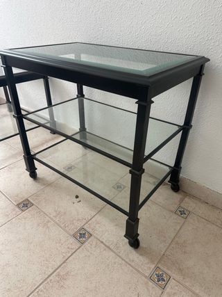 Mesa auxiliar cristal y metal negra