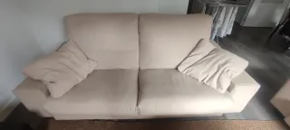 Dos Sofás de 2 plazas beige