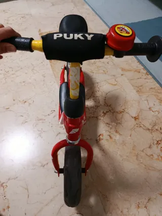 Bicicleta infantil Puky sin pedales roja