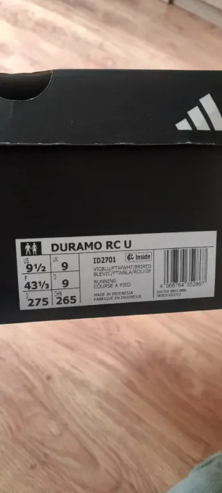 Zapatillas deportivas Adidas azules y rojas