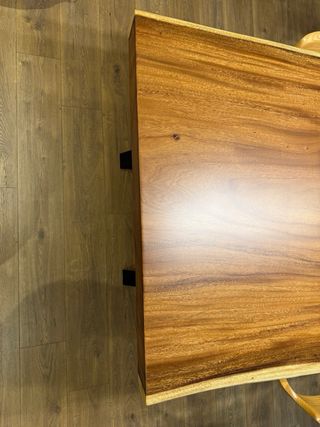 Mesa rústica madera maciza Suar, de una pieza.