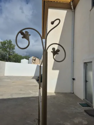 Perchero de hierro forjado dorado