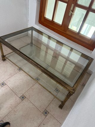 Mesa centro cristal y metal dorado