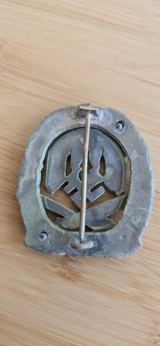 Insignia alemana Tercer Reich águila y esvástica