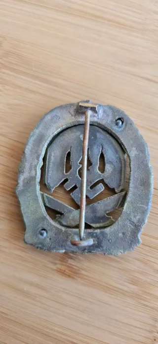 Insignia alemana Tercer Reich águila y esvástica