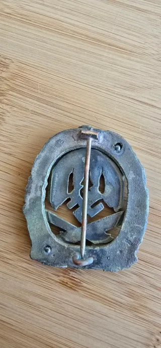 Insignia alemana Tercer Reich águila y esvástica