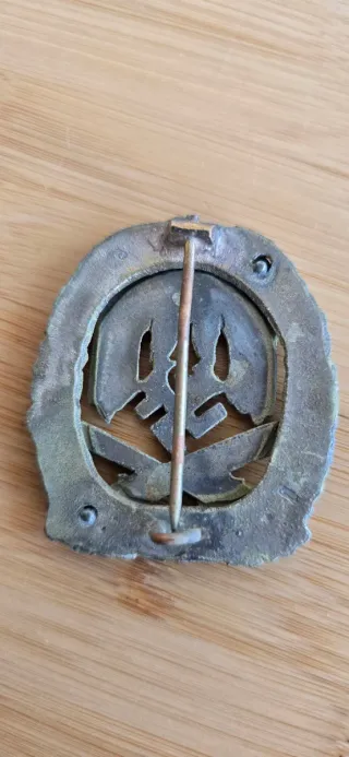 Insignia alemana Tercer Reich águila y esvástica