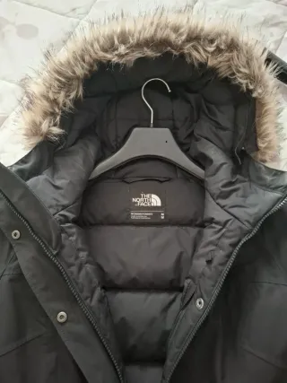 Parka The North Face Negra con Capucha
