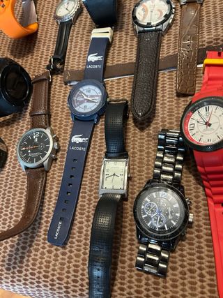 22 relojes de pulsera de varias marcas
