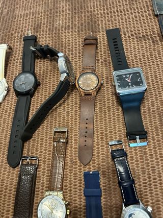 22 relojes de pulsera de varias marcas