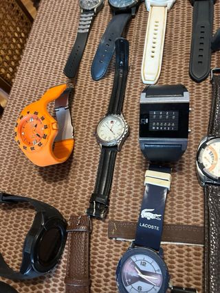 22 relojes de pulsera de varias marcas