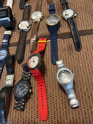 22 relojes de pulsera de varias marcas