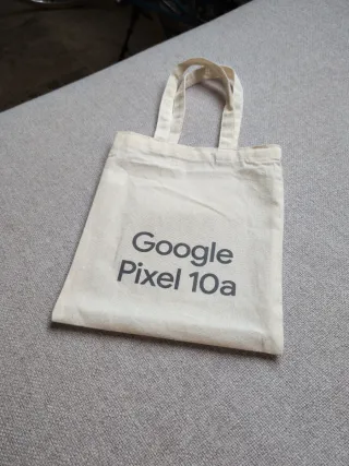 Funda Oficial Google Pixel 10a + Smart Tag