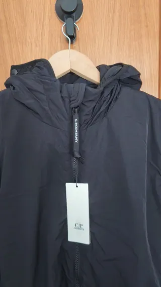 Chaqueta CP Company L Negra con Gafas