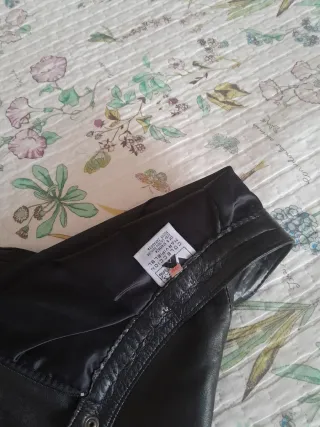 Falda de cuero negra suave y de gran calidad
