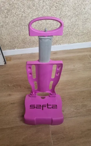 Carrito mochila cole, tiene 2alturas. Marca: Safta