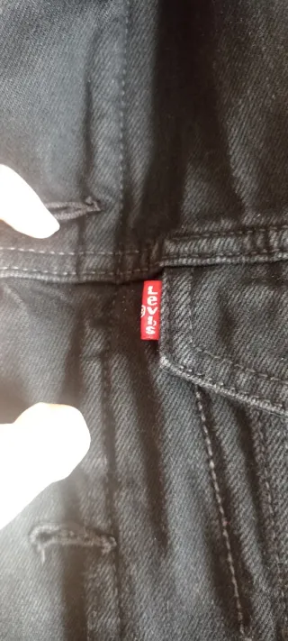 Cazadora vaquera Levi's con forro. Talla M.