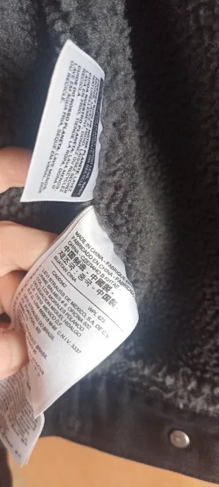 Cazadora vaquera Levi's con forro. Talla M.
