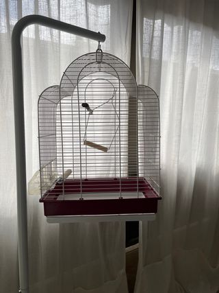 Jaula para pájaros roja y blanca