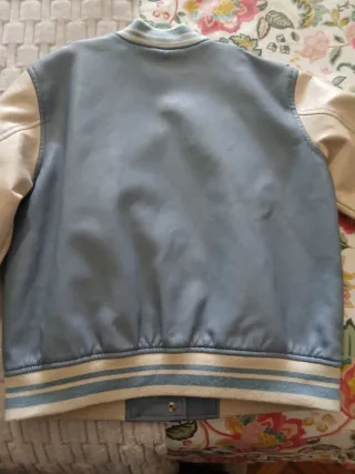 Chaqueta Zara estilo universitario