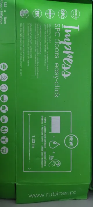 7 cajas de suelo SPC Roble especial humedad.