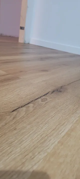 7 cajas de suelo SPC Roble especial humedad.