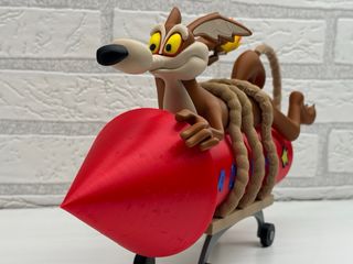 Figuras Coyote y Correcaminos