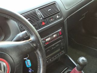 Volkswagen Golf 1.6 Conceptline 105CV