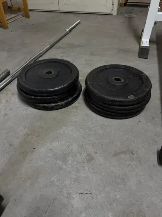 Panca piana e pesi palestra