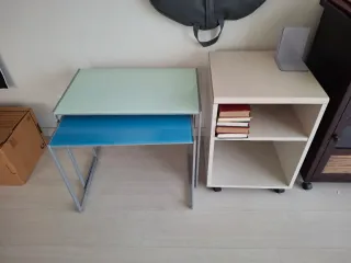 Mesa auxiliar cristal y metal