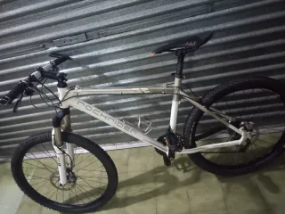 Bicicleta Rockrider 8.2