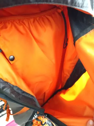 Mochila Forclaz 40L Negra y Naranja