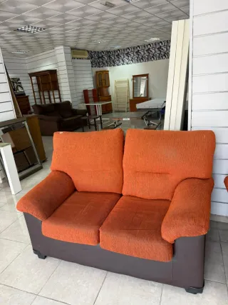 Sofá modular naranja y marrón