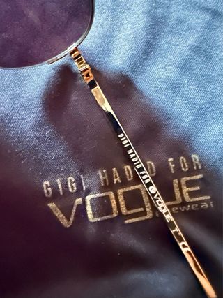 Óculos de Sol Vogue Dourado e Preto