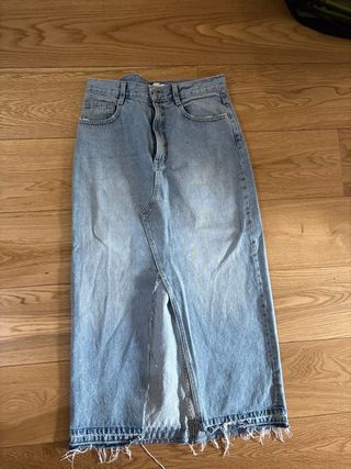 Falda midi vaquera Zara