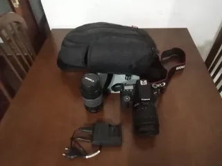 Canon 77D + 2 objetivos + trípode