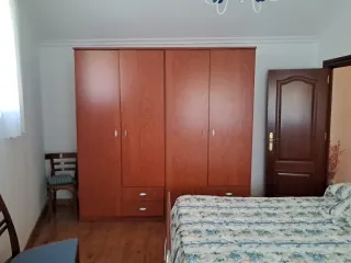 Dormitorio completo con 2 camas