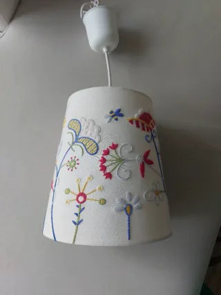 Lámpara infantil Ikea flores tela