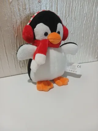 Peluche Pingüino con bufanda y orejeras, 15cm aprx