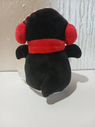 Peluche Pingüino con bufanda y orejeras, 15cm aprx