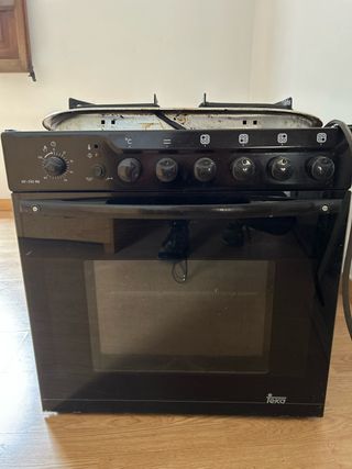 Horno y cocina de gas Teka