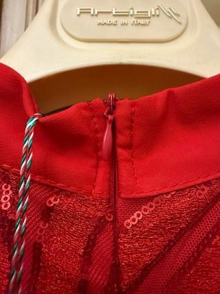 Abito da sera rosso asimmetrico paillettes