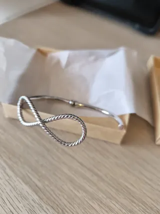 Pulsera plata rígida infinito