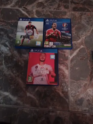 Lote 3 Videojuegos PS4: FIFA 15, PES 2016, FIFA 20