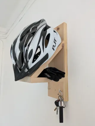 Soporte madera casco moto/bici colgador